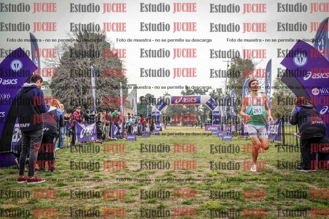Fotos de la llegada del cross de 4000 m - mujeres y varones INVITADOS