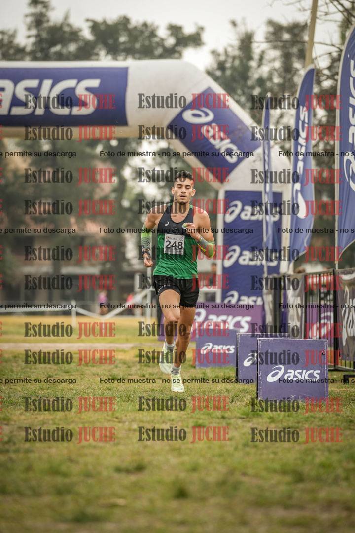 Fotos de la llegada del cross de 4000 m - mujeres y varones INVITADOS