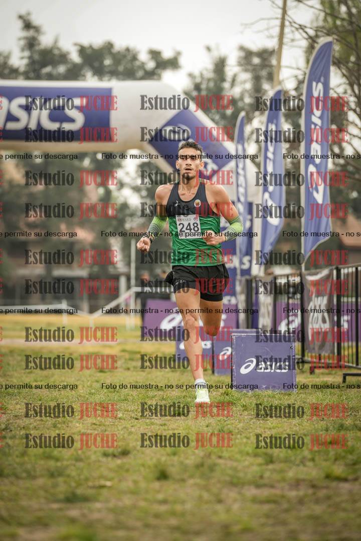 Fotos de la llegada del cross de 4000 m - mujeres y varones INVITADOS