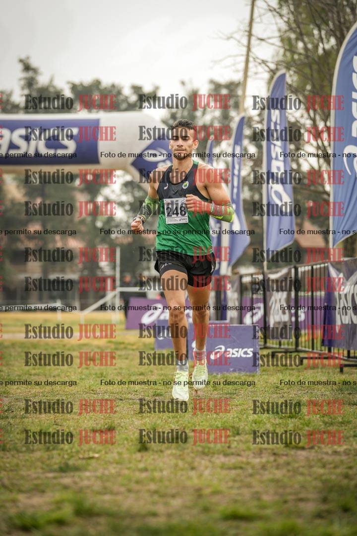 Fotos de la llegada del cross de 4000 m - mujeres y varones INVITADOS