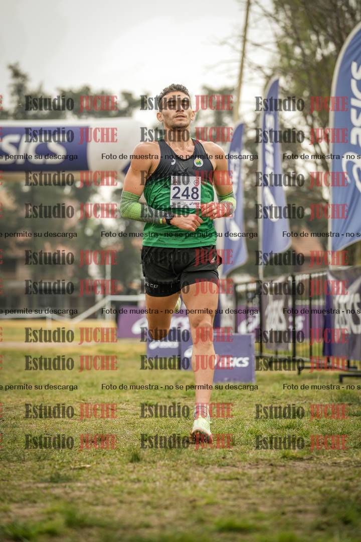 Fotos de la llegada del cross de 4000 m - mujeres y varones INVITADOS