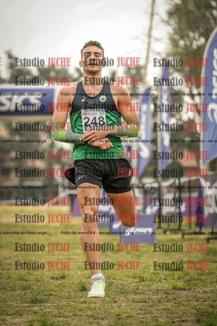 Fotos de la llegada del cross de 4000 m - mujeres y varones INVITADOS