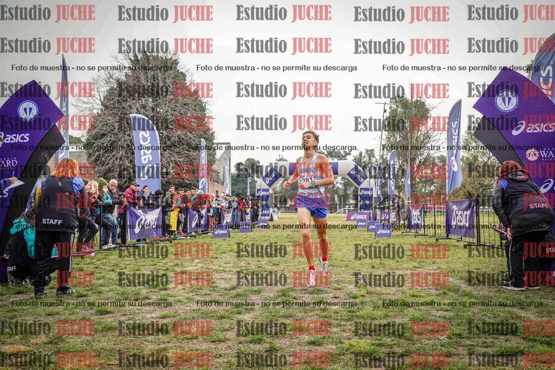 Fotos de la llegada del cross de 4000 m - mujeres y varones INVITADOS