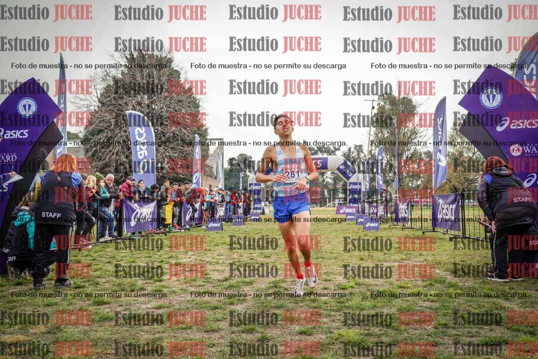 Fotos de la llegada del cross de 4000 m - mujeres y varones INVITADOS
