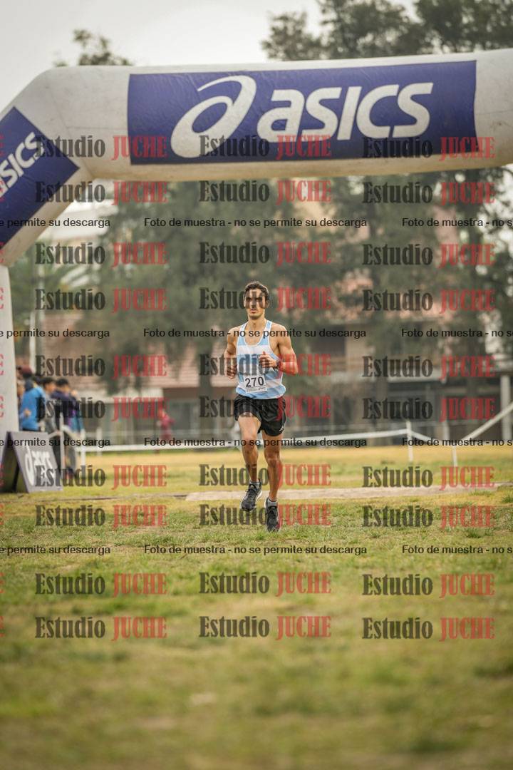 Fotos de la llegada del cross de 4000 m - mujeres y varones INVITADOS