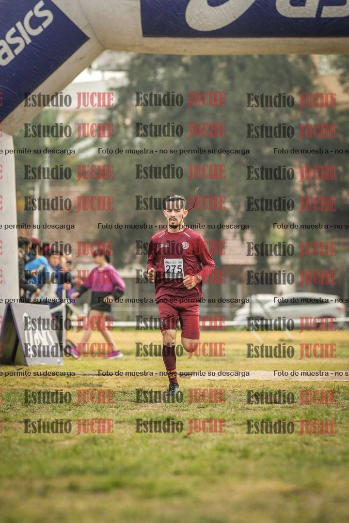 Fotos de la llegada del cross de 4000 m - mujeres y varones INVITADOS