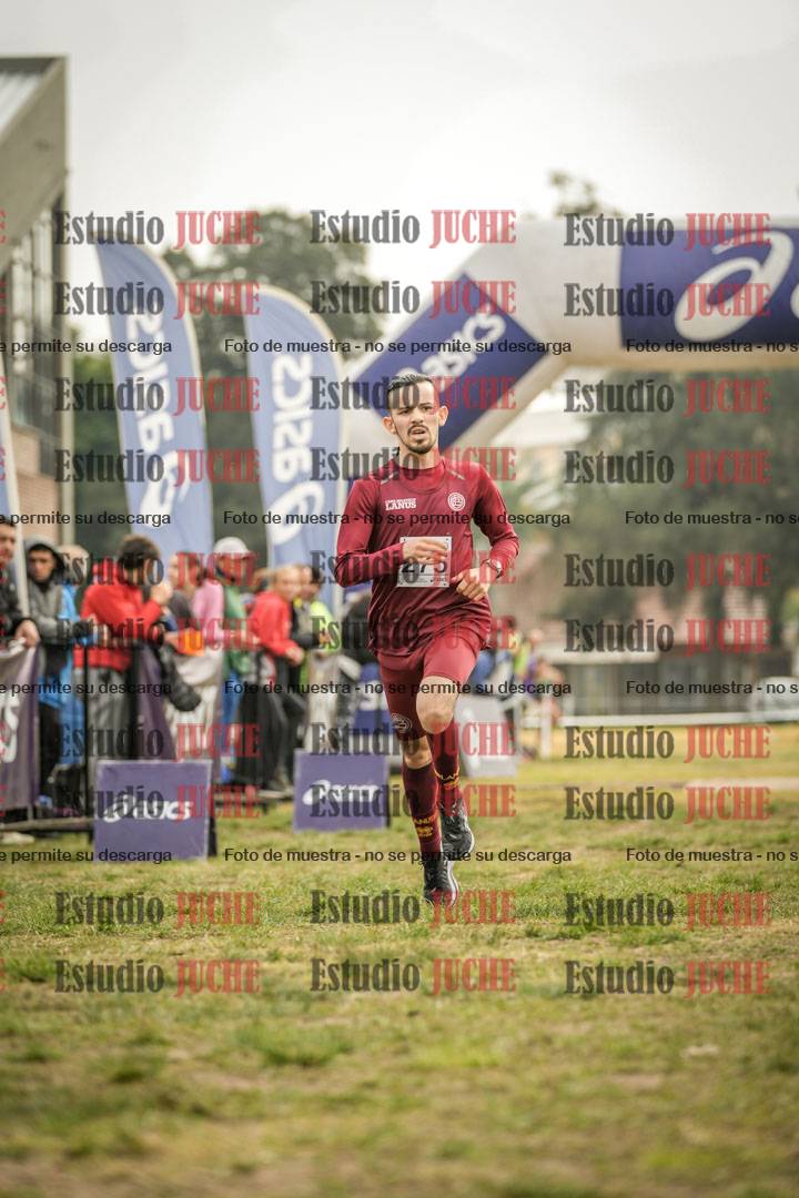 Fotos de la llegada del cross de 4000 m - mujeres y varones INVITADOS