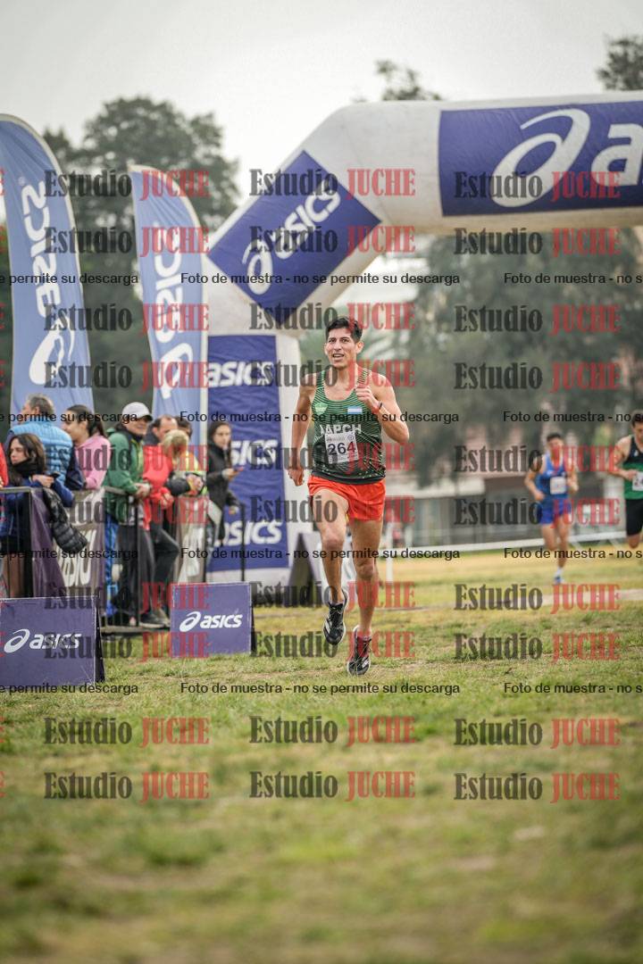 Fotos de la llegada del cross de 4000 m - mujeres y varones INVITADOS