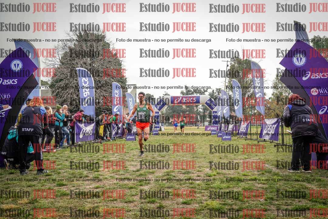 Fotos de la llegada del cross de 4000 m - mujeres y varones INVITADOS