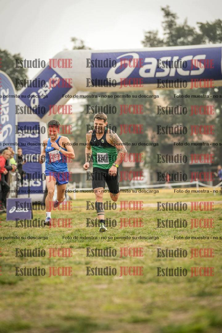 Fotos de la llegada del cross de 4000 m - mujeres y varones INVITADOS