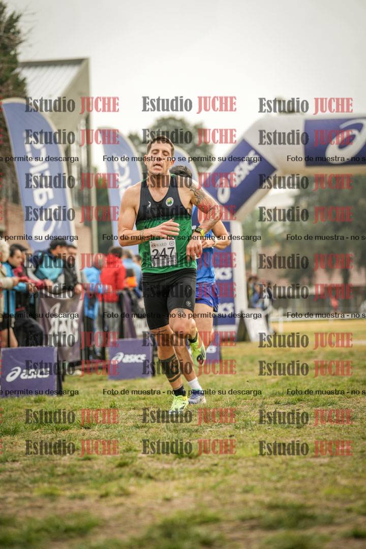 Fotos de la llegada del cross de 4000 m - mujeres y varones INVITADOS