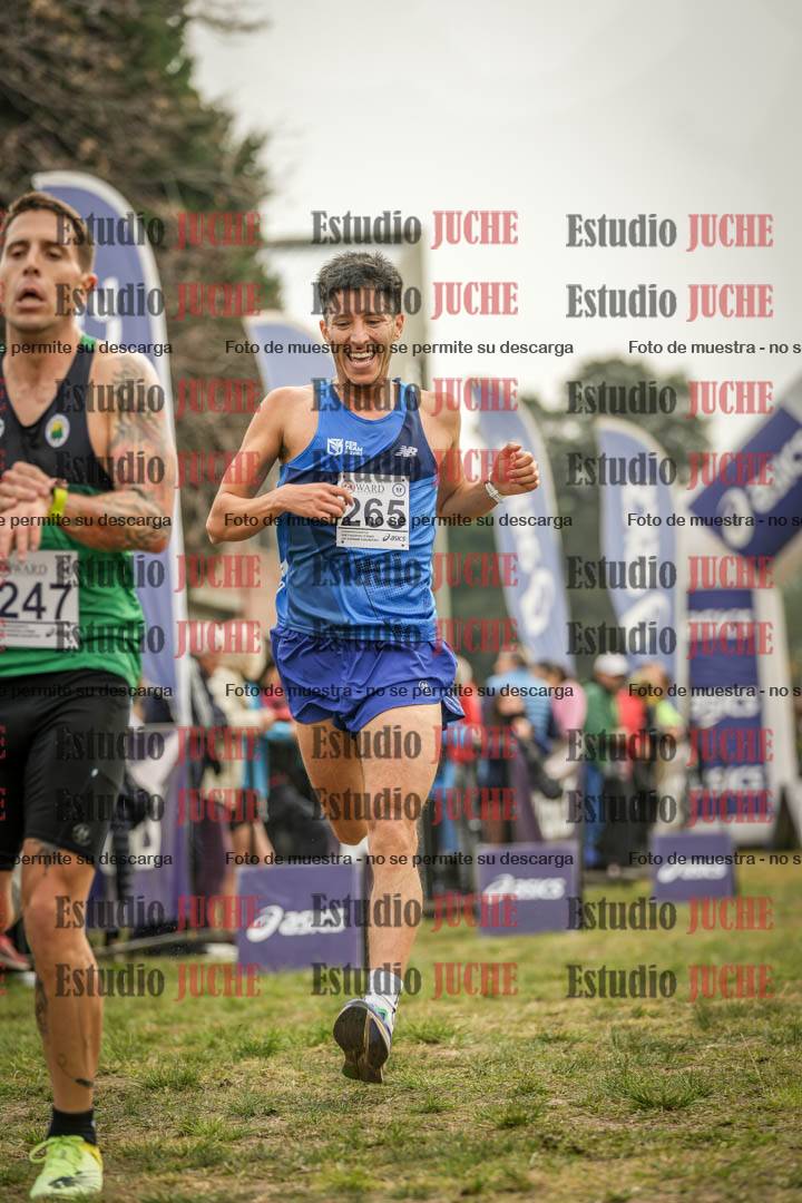 Fotos de la llegada del cross de 4000 m - mujeres y varones INVITADOS