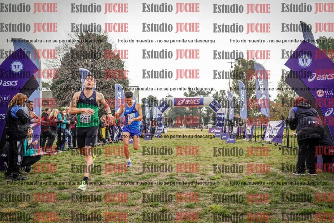 Fotos de la llegada del cross de 4000 m - mujeres y varones INVITADOS
