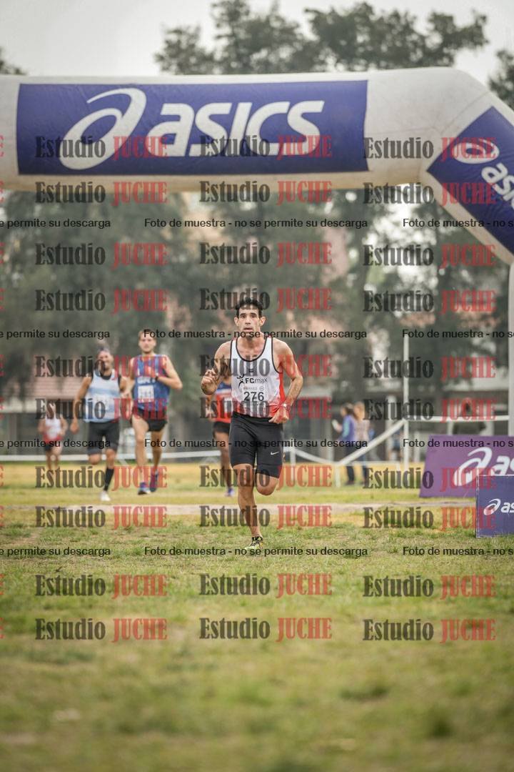 Fotos de la llegada del cross de 4000 m - mujeres y varones INVITADOS