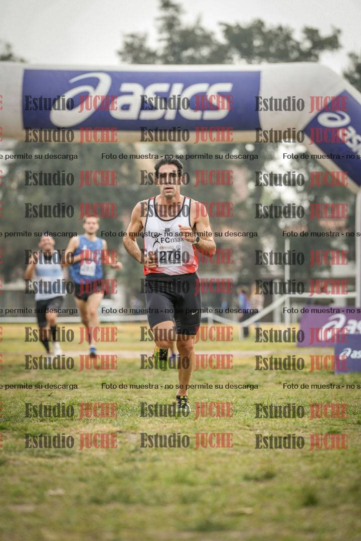 Fotos de la llegada del cross de 4000 m - mujeres y varones INVITADOS