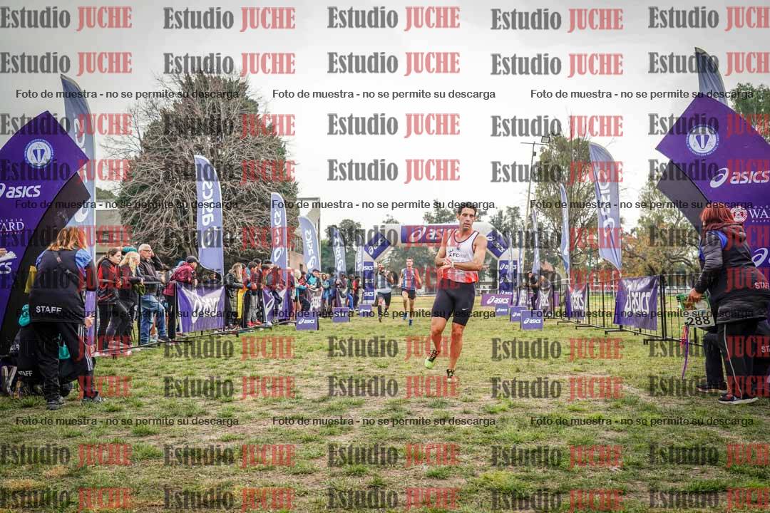 Fotos de la llegada del cross de 4000 m - mujeres y varones INVITADOS