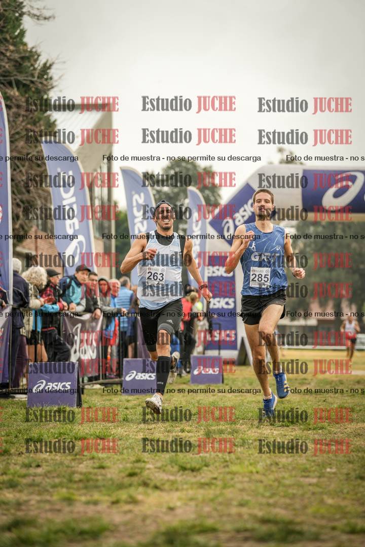 Fotos de la llegada del cross de 4000 m - mujeres y varones INVITADOS