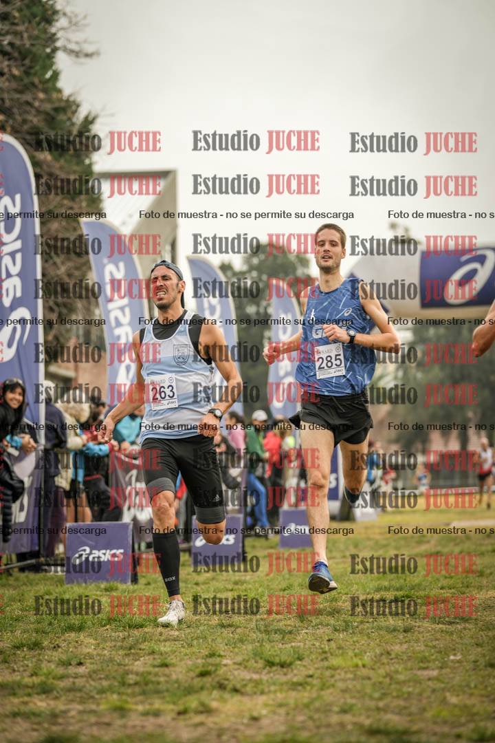Fotos de la llegada del cross de 4000 m - mujeres y varones INVITADOS