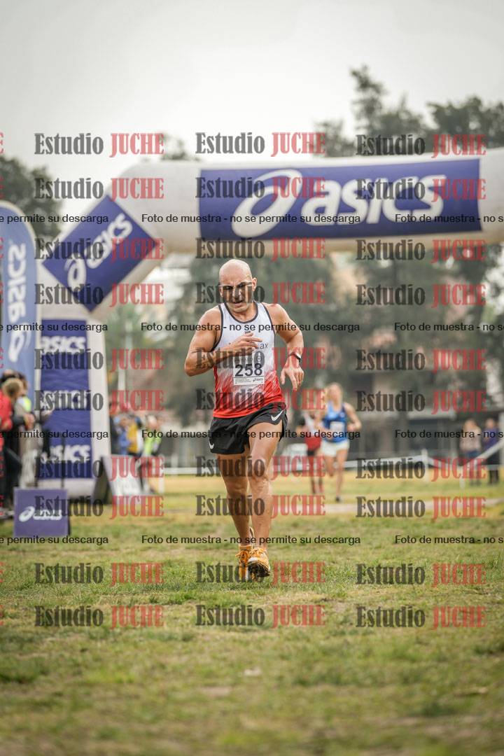 Fotos de la llegada del cross de 4000 m - mujeres y varones INVITADOS