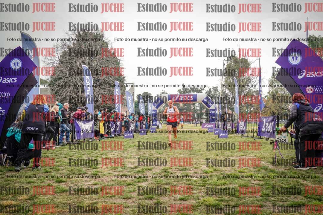Fotos de la llegada del cross de 4000 m - mujeres y varones INVITADOS