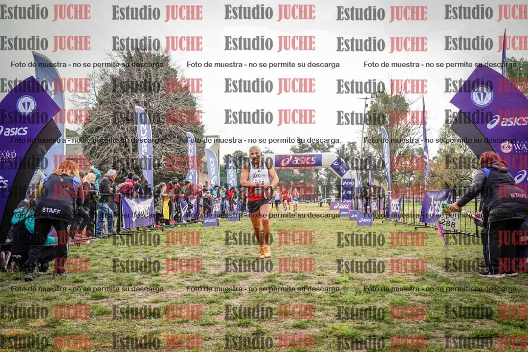 Fotos de la llegada del cross de 4000 m - mujeres y varones INVITADOS