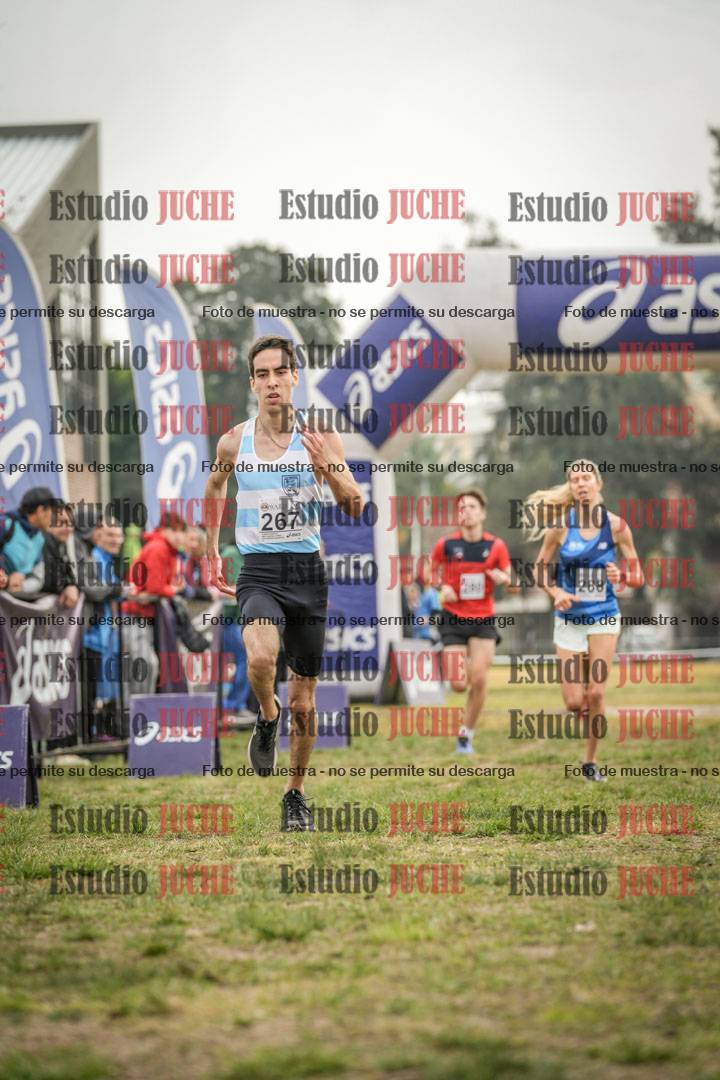 Fotos de la llegada del cross de 4000 m - mujeres y varones INVITADOS