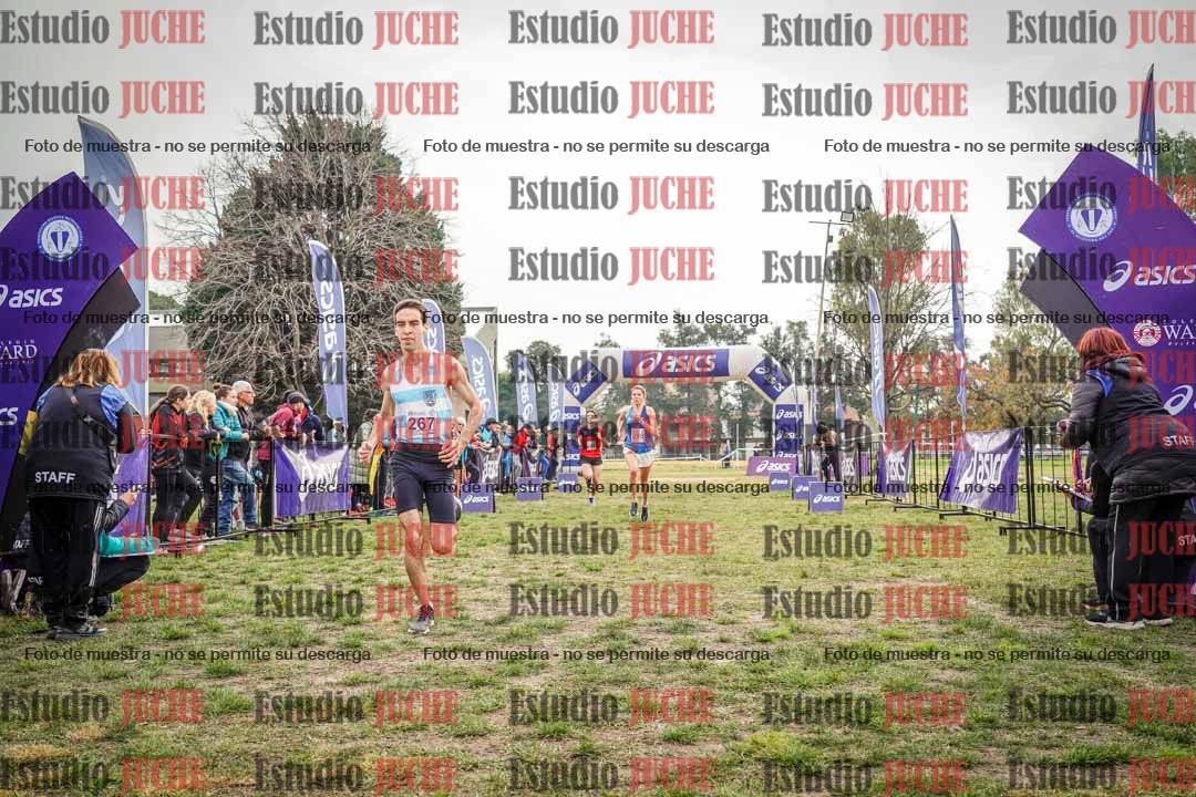 Fotos de la llegada del cross de 4000 m - mujeres y varones INVITADOS