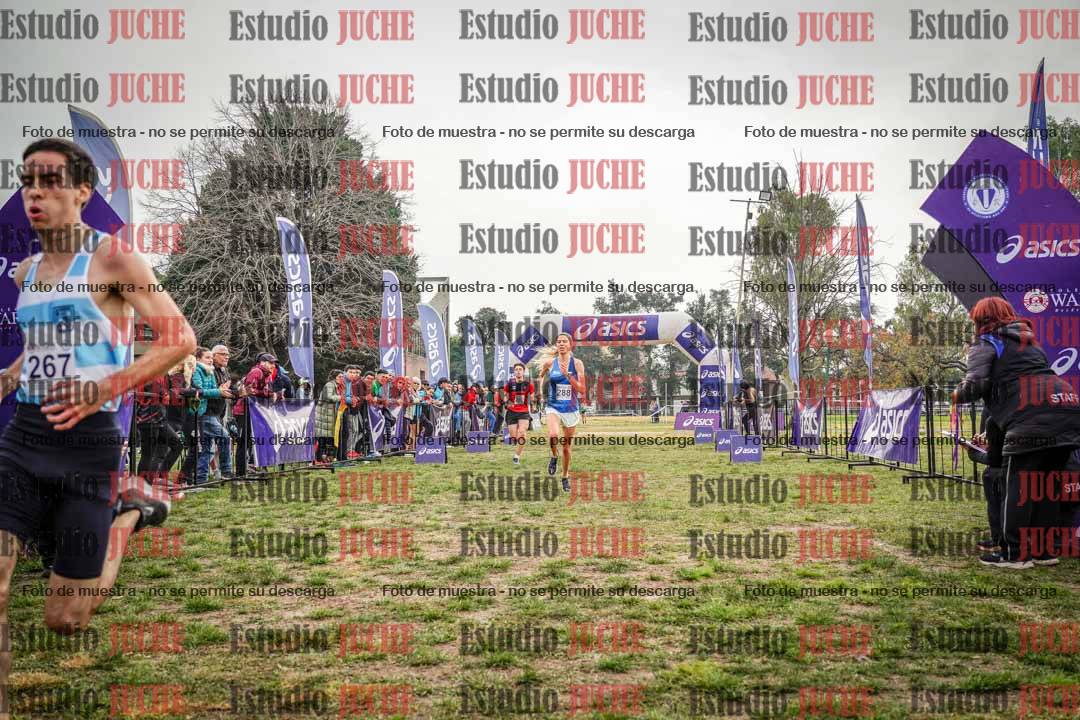 Fotos de la llegada del cross de 4000 m - mujeres y varones INVITADOS
