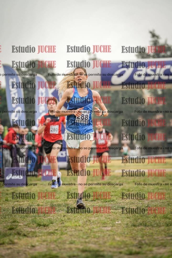 Fotos de la llegada del cross de 4000 m - mujeres y varones INVITADOS