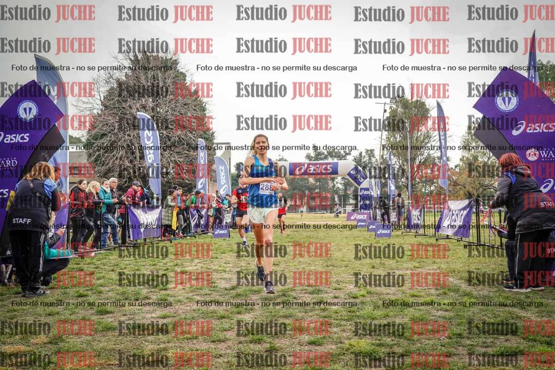 Fotos de la llegada del cross de 4000 m - mujeres y varones INVITADOS