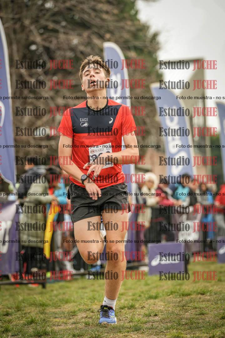 Fotos de la llegada del cross de 4000 m - mujeres y varones INVITADOS