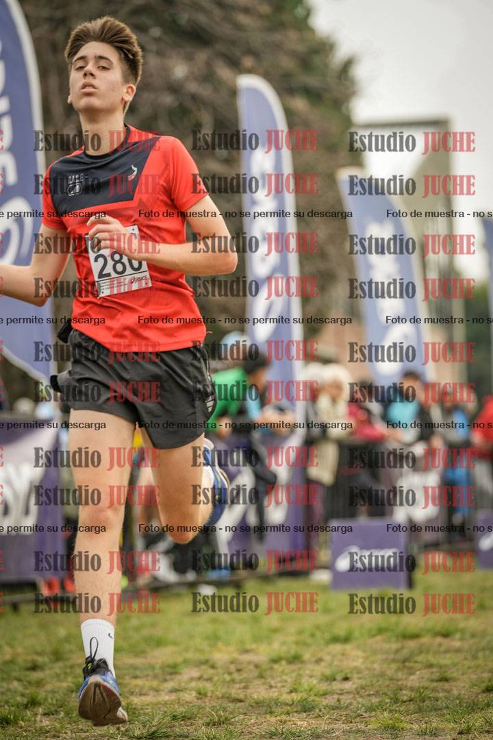 Fotos de la llegada del cross de 4000 m - mujeres y varones INVITADOS