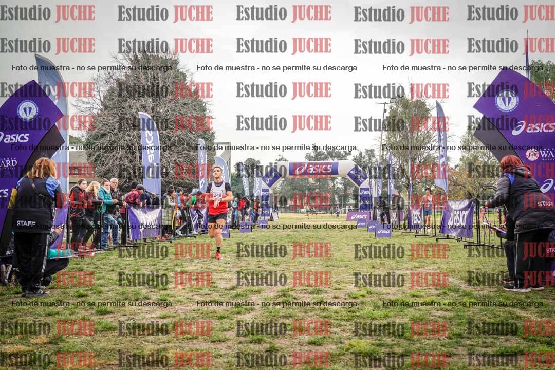 Fotos de la llegada del cross de 4000 m - mujeres y varones INVITADOS