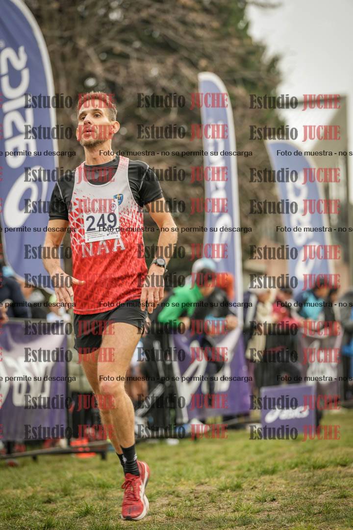 Fotos de la llegada del cross de 4000 m - mujeres y varones INVITADOS