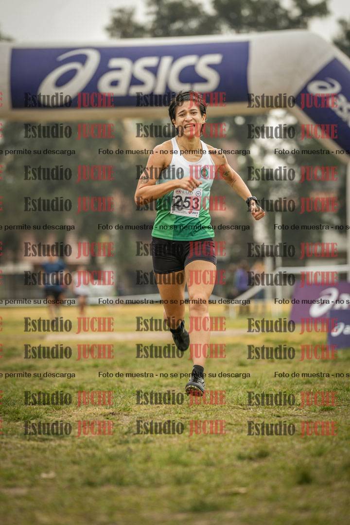 Fotos de la llegada del cross de 4000 m - mujeres y varones INVITADOS