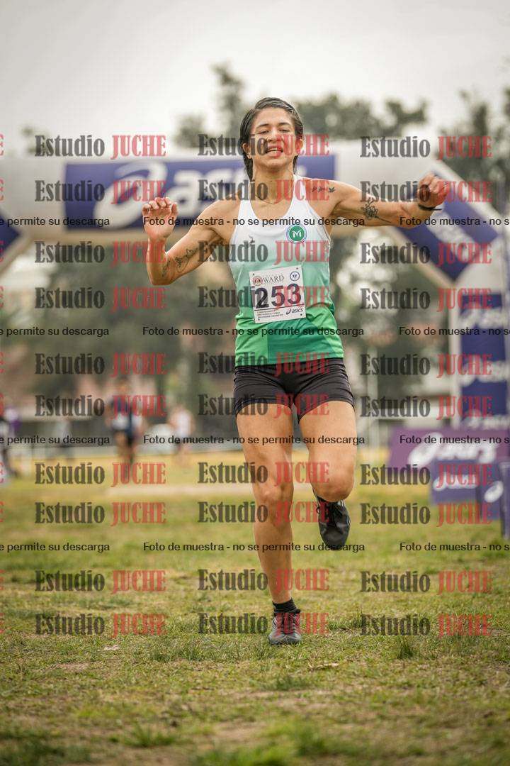 Fotos de la llegada del cross de 4000 m - mujeres y varones INVITADOS