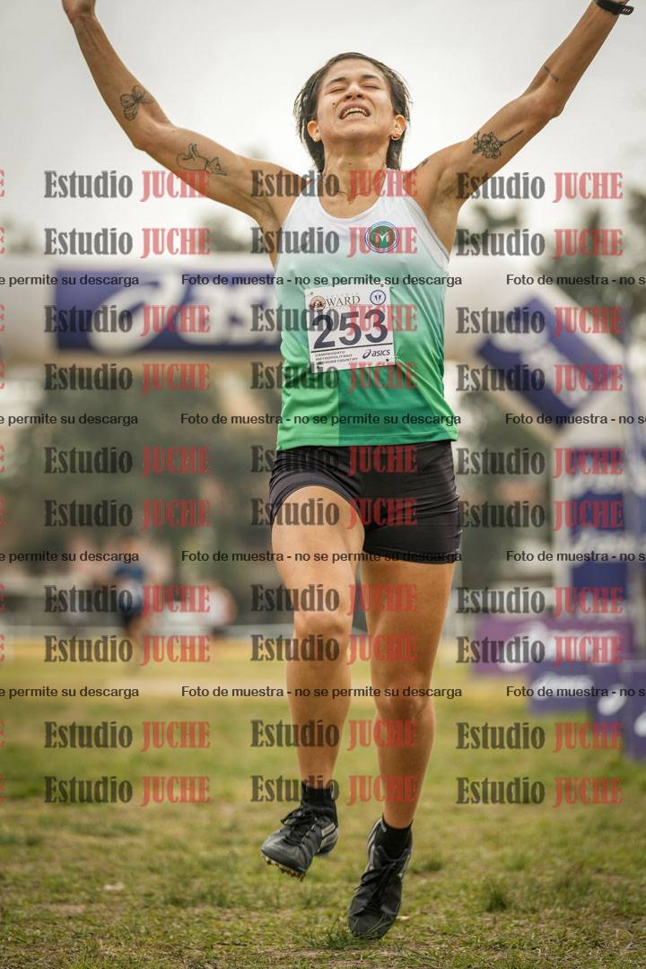 Fotos de la llegada del cross de 4000 m - mujeres y varones INVITADOS