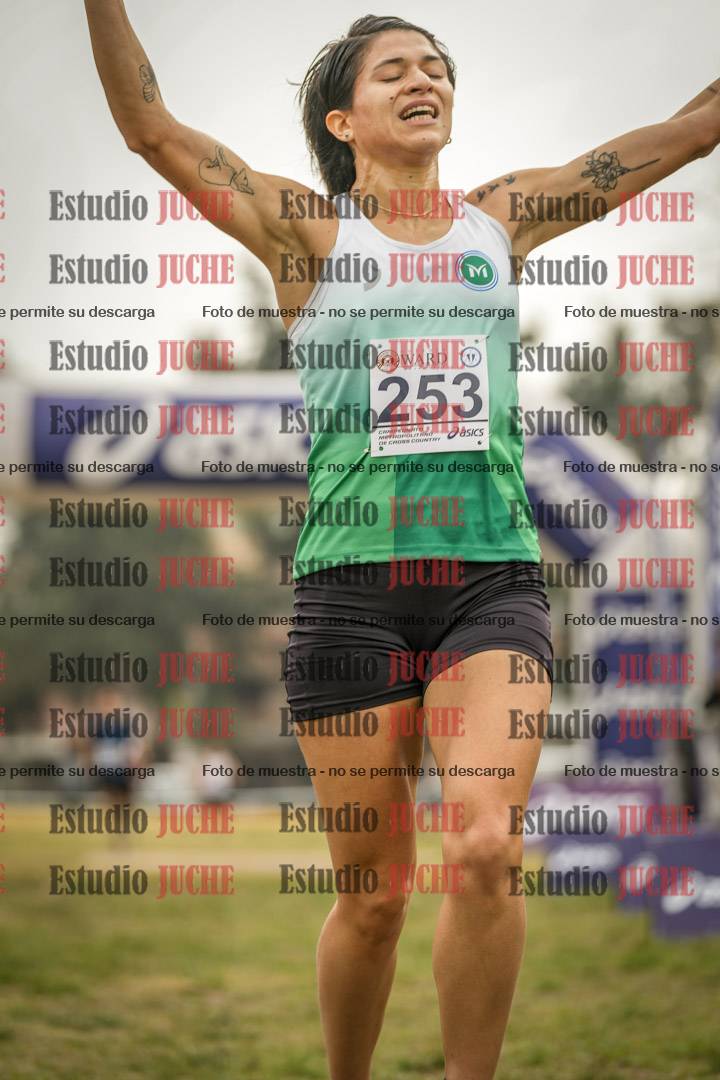 Fotos de la llegada del cross de 4000 m - mujeres y varones INVITADOS