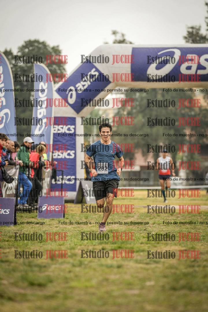 Fotos de la llegada del cross de 4000 m - mujeres y varones INVITADOS
