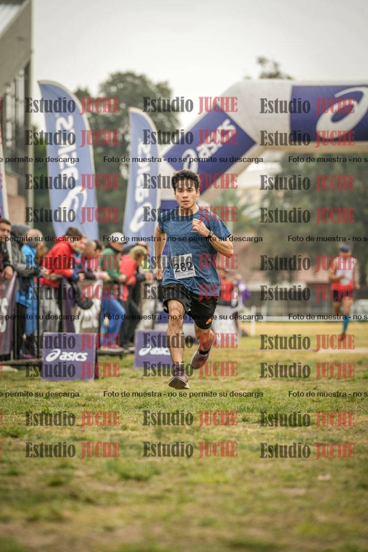 Fotos de la llegada del cross de 4000 m - mujeres y varones INVITADOS