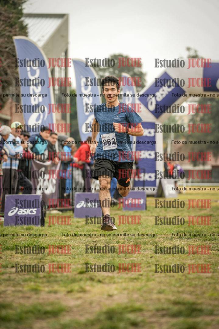 Fotos de la llegada del cross de 4000 m - mujeres y varones INVITADOS