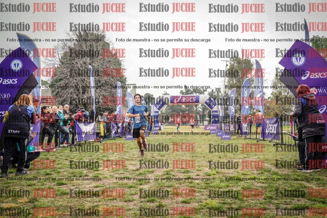 Fotos de la llegada del cross de 4000 m - mujeres y varones INVITADOS