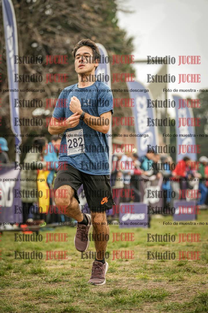 Fotos de la llegada del cross de 4000 m - mujeres y varones INVITADOS