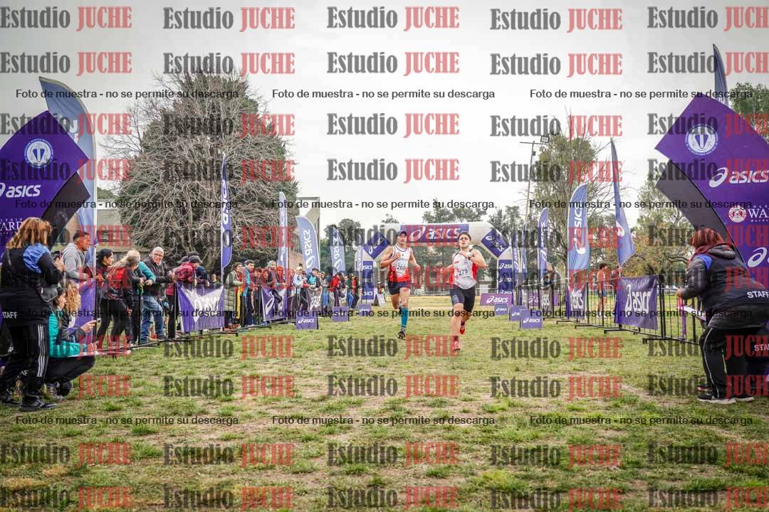 Fotos de la llegada del cross de 4000 m - mujeres y varones INVITADOS