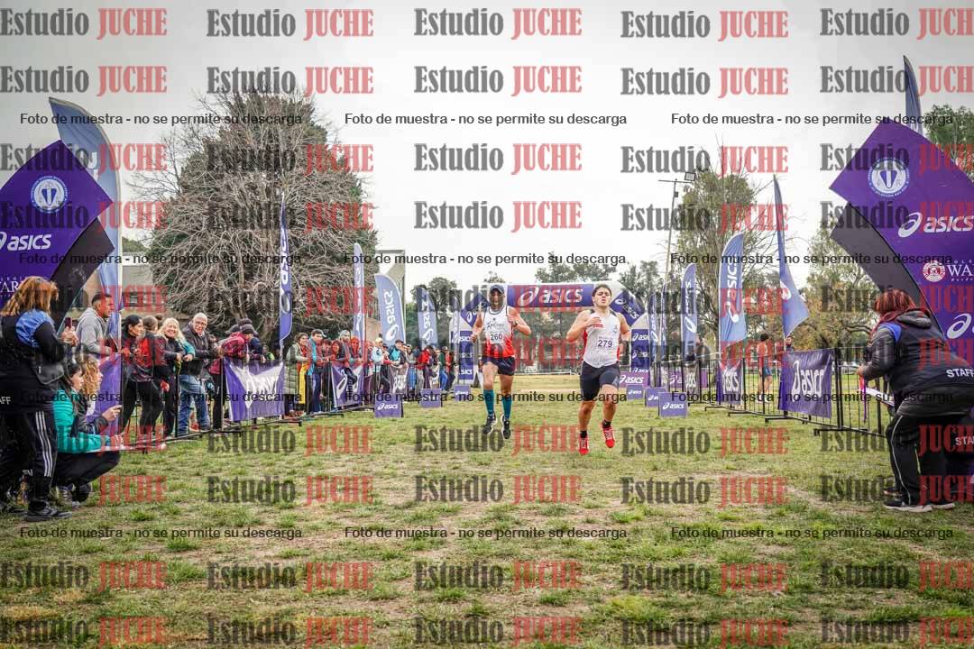 Fotos de la llegada del cross de 4000 m - mujeres y varones INVITADOS