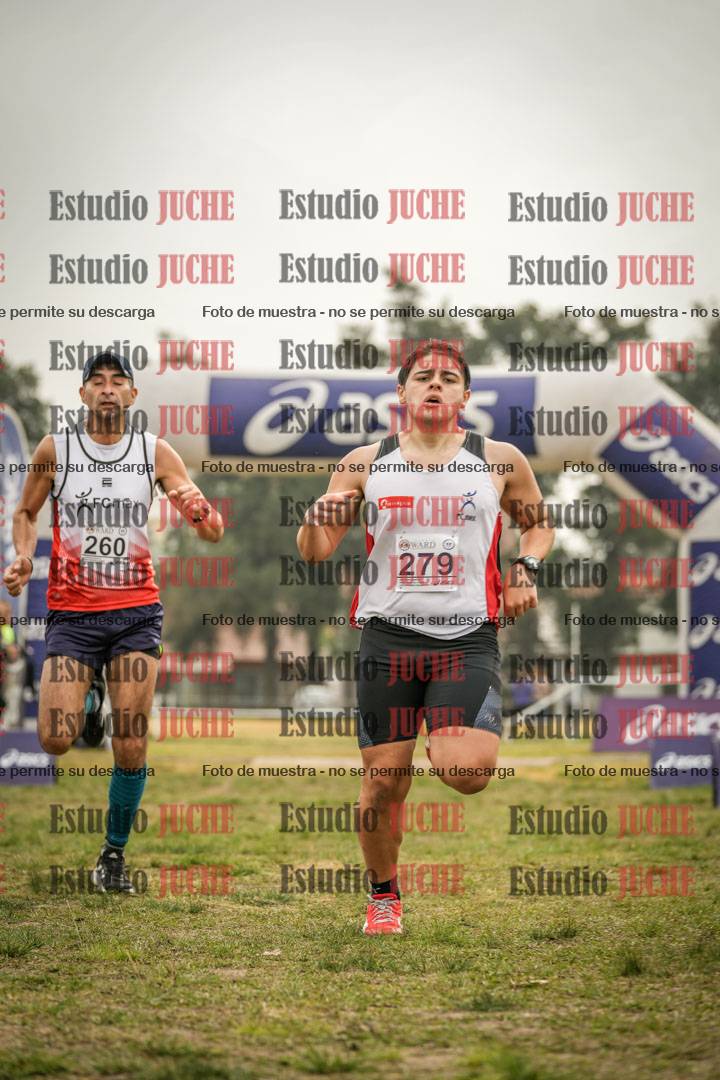Fotos de la llegada del cross de 4000 m - mujeres y varones INVITADOS