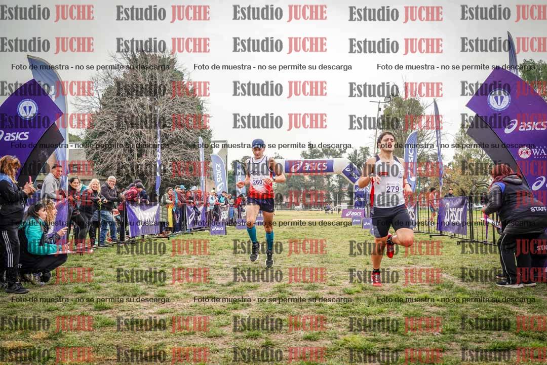 Fotos de la llegada del cross de 4000 m - mujeres y varones INVITADOS
