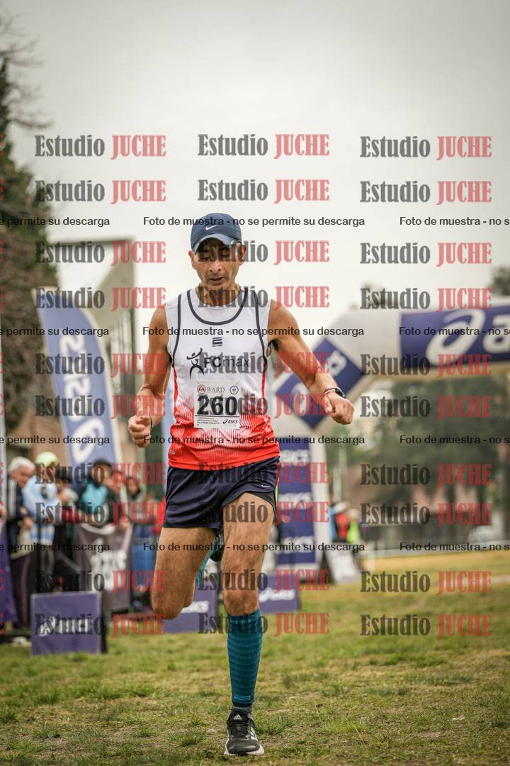 Fotos de la llegada del cross de 4000 m - mujeres y varones INVITADOS