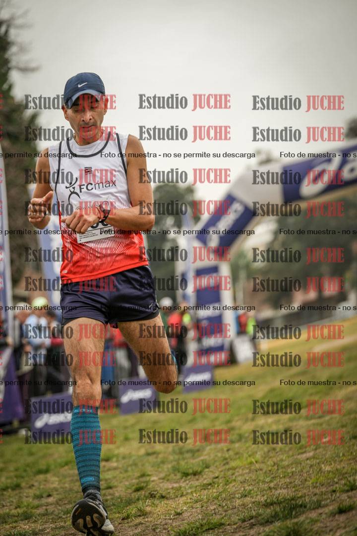 Fotos de la llegada del cross de 4000 m - mujeres y varones INVITADOS