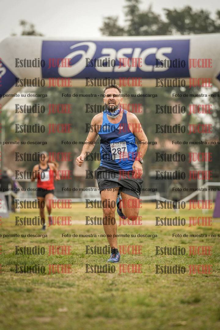 Fotos de la llegada del cross de 4000 m - mujeres y varones INVITADOS